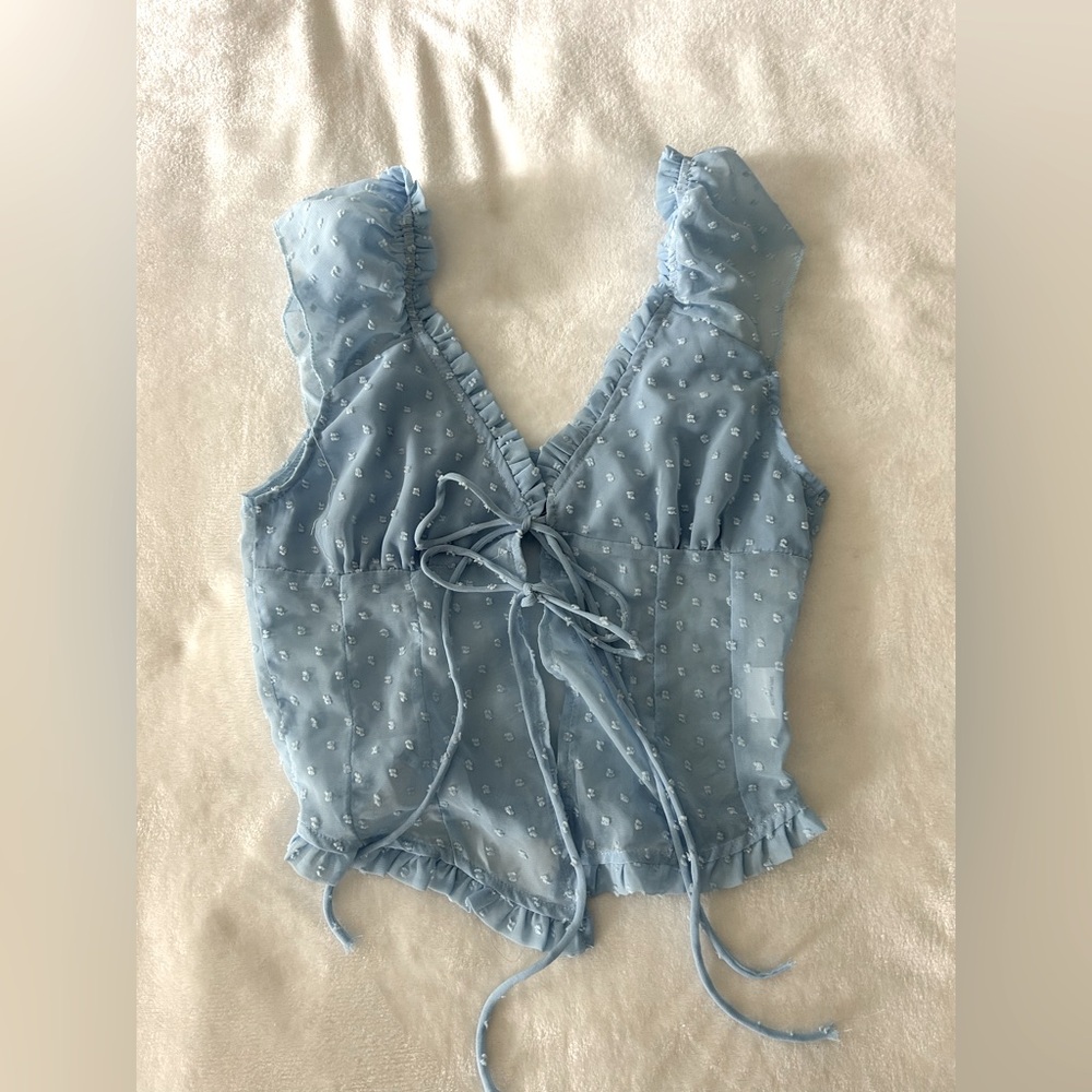 Adorable blue lace ruffle going out top